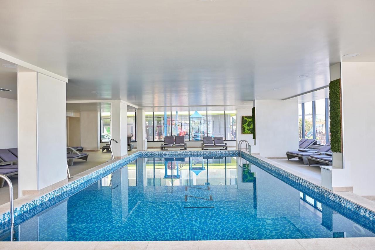 Fineloft Sea View Apartment-Spa N Pools Beach Resort Navodari Exterior photo