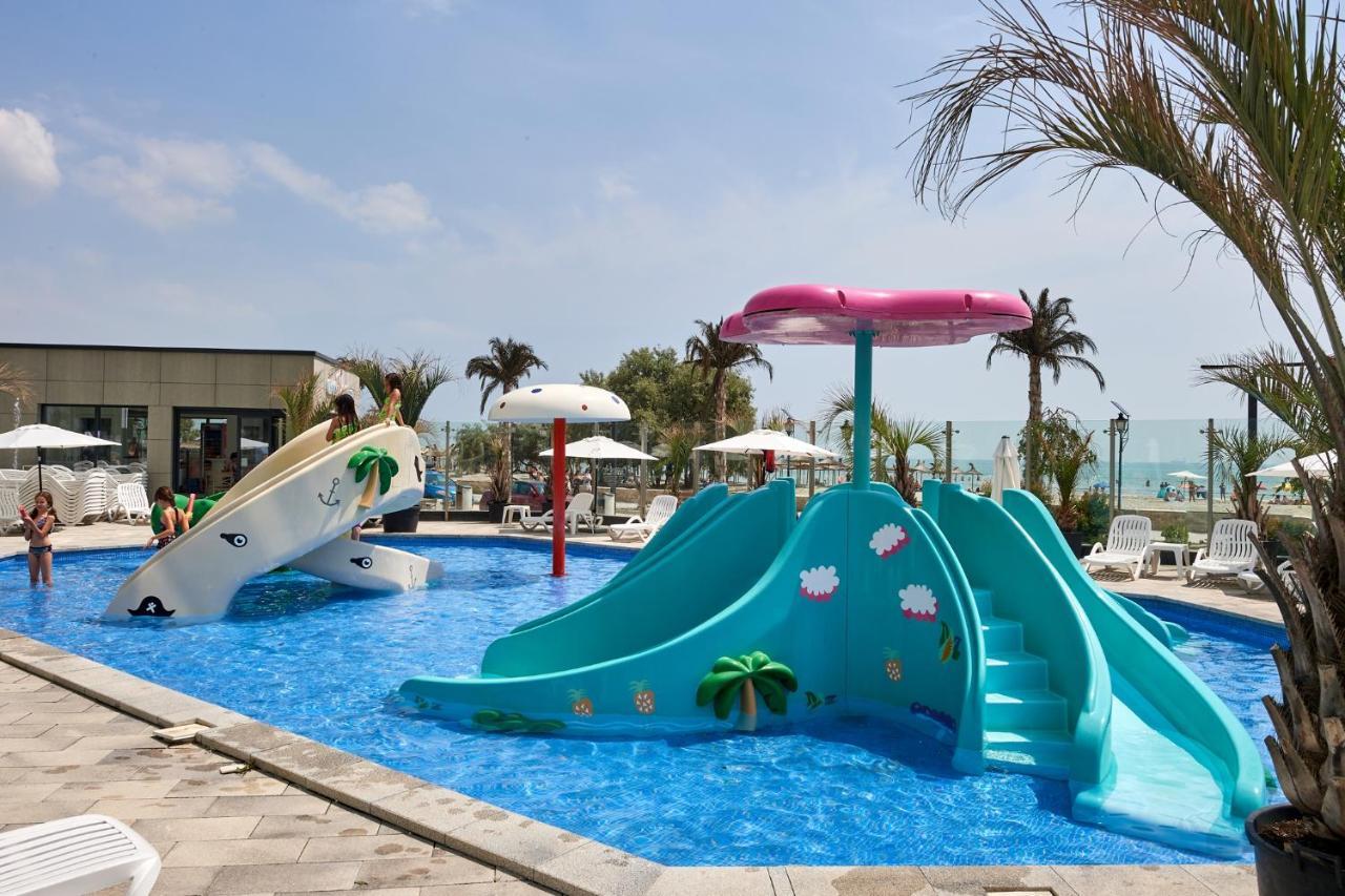 Fineloft Sea View Apartment-Spa N Pools Beach Resort Navodari Exterior photo